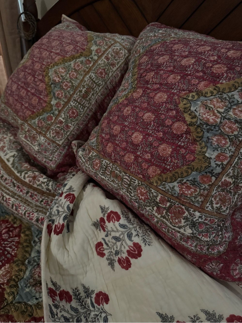 Pottery Barn King Red and Cream Floral Quilted Bedspread Set - Zarina - Picture 13 of 15